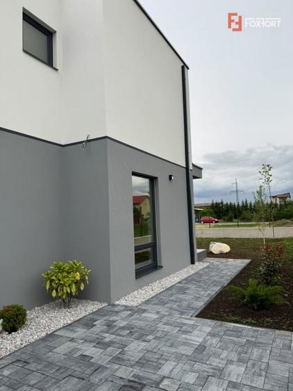 Duplex cu 5 camere cu Canalizare în Dumbrăvița