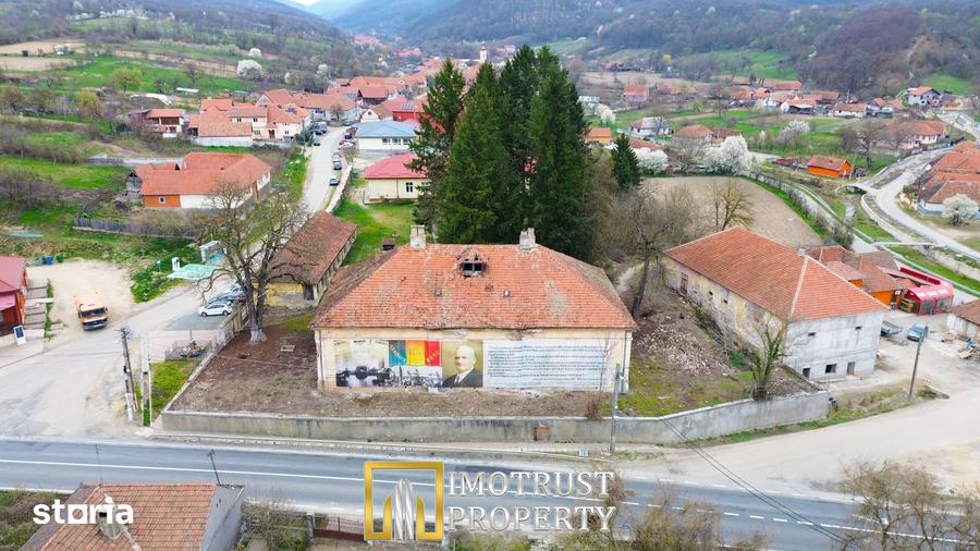 Casă cu Teren 2655 Mp în Târnova