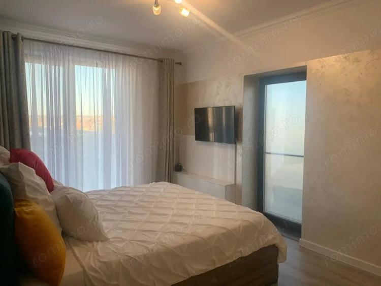 Apartament cu 3 camere decomandat, mobilat în Calea București