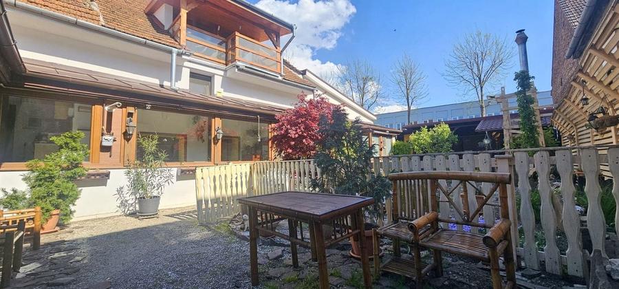 Casă individuală cu 7 camere cu Canalizare în Brașovul Vechi