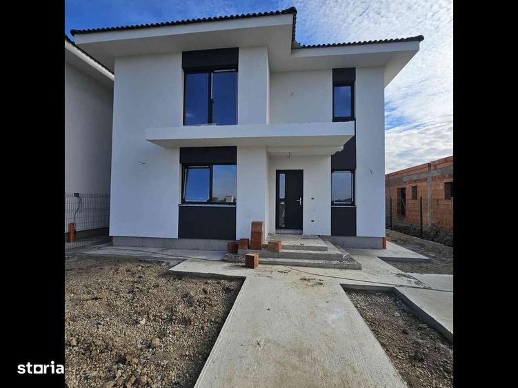 Casă cu 4 camere cu Teren 360 Mp în Sânmartin