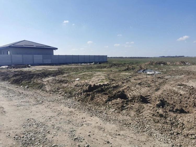 Teren de 847 mp, în Aeroport
