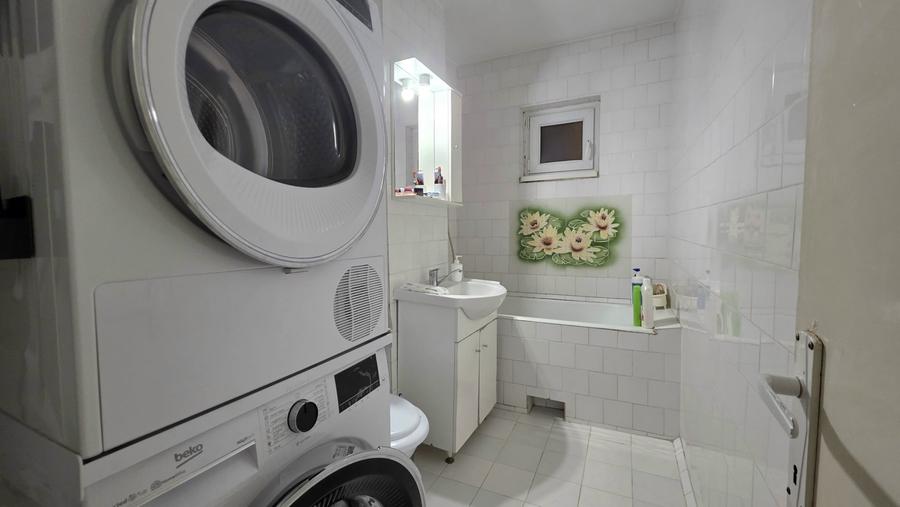 Apartament cu 3 camere decomandat, mobilat în Girocului