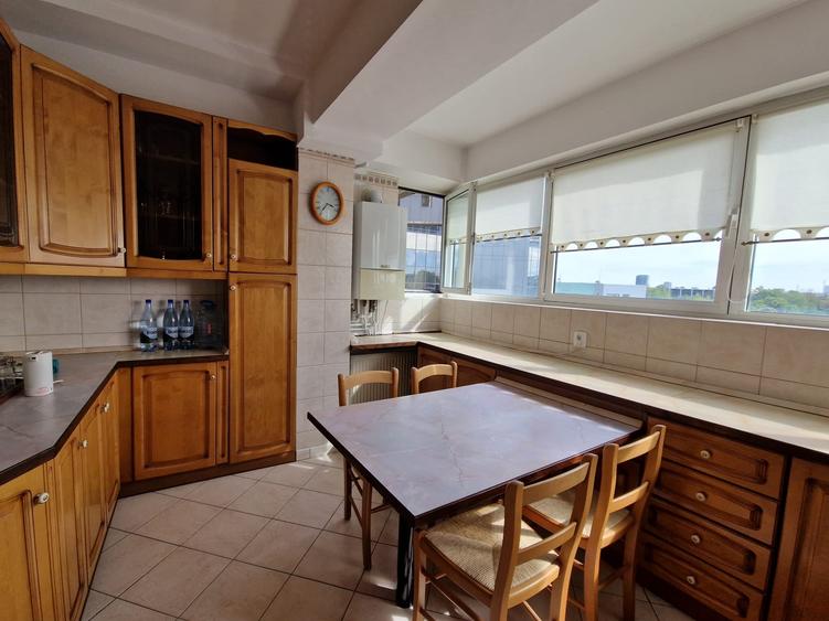 Apartament cu 3 camere decomandat, mobilat în Aviatorilor