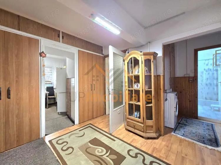 Apartament cu 3 camere decomandat în Nufărul