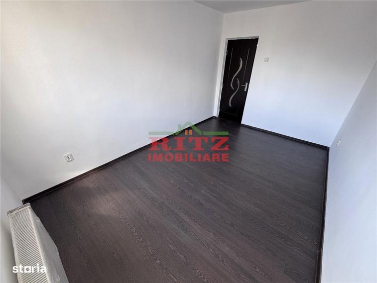 Apartament cu 4 camere decomandat în Crișan