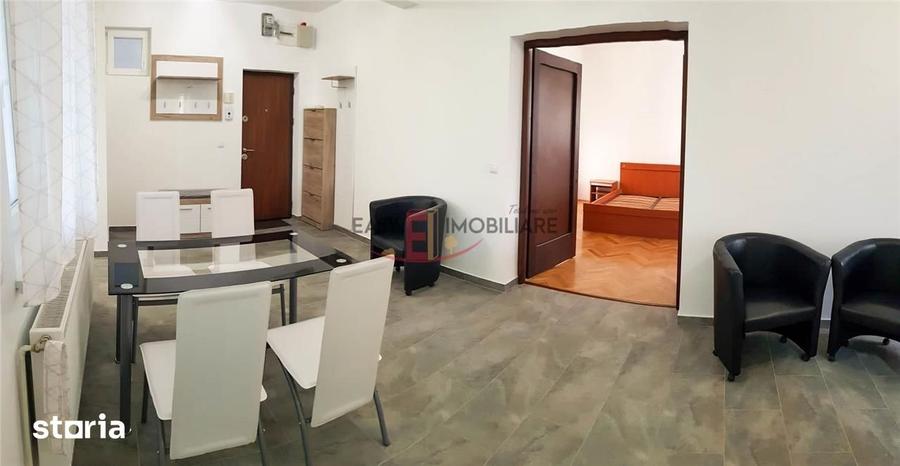 Apartament cu 4 camere decomandat în Central
