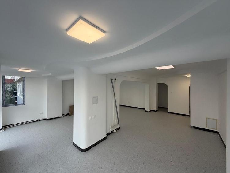 Spațiu comercial, de 80 mp, în Central