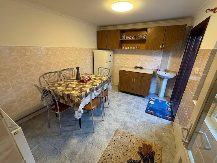 Casă cu 3 camere cu Teren 3300 Mp în Central