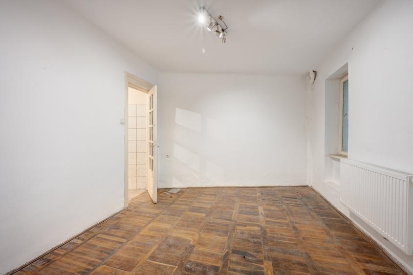 Apartament cu 3 camere decomandat în Calea Victoriei