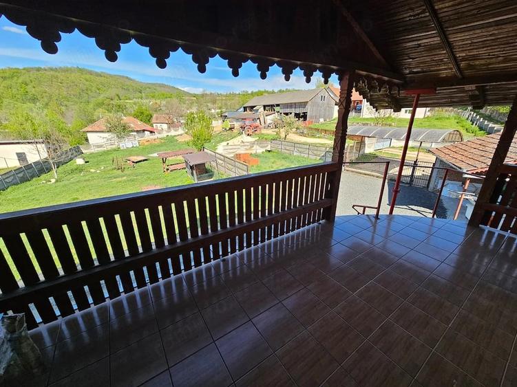 Casă cu 3 camere cu Teren 1060 Mp în Lunca (Băița)
