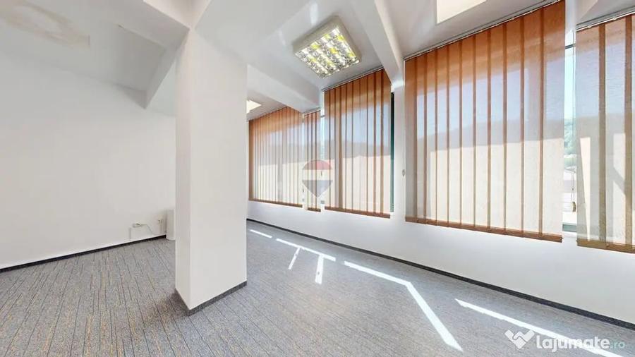 Spațiu comercial, de 31 mp, în Centrul Civic