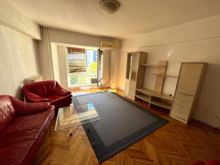 Apartament cu 3 camere decomandat, mobilat în Unirii — fotografia 2
