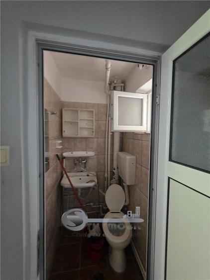 Apartament cu 2 camere semidecomandat în Podu Roș