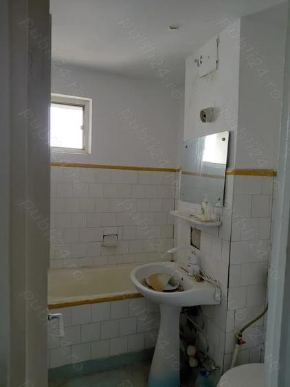 Apartament cu 3 camere decomandat în Micro 20