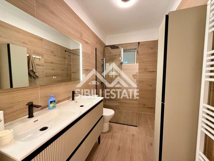 Casă individuală cu 5 camere cu Canalizare în Trei Stejari