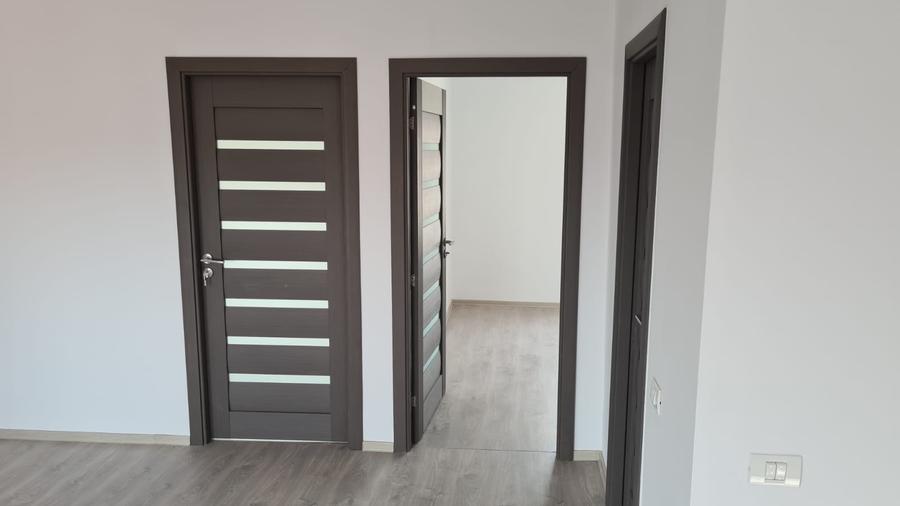 Casă cu 5 camere cu Teren 160 Mp în Est
