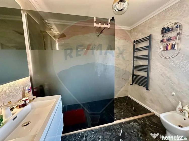 Casă cu 7 camere cu Teren 960 Mp în Vânători