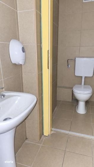 Spațiu comercial, de 800 mp, în Șelimbăr