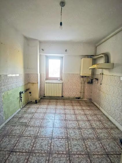 Apartament cu 4 camere decomandat în Țăndărei