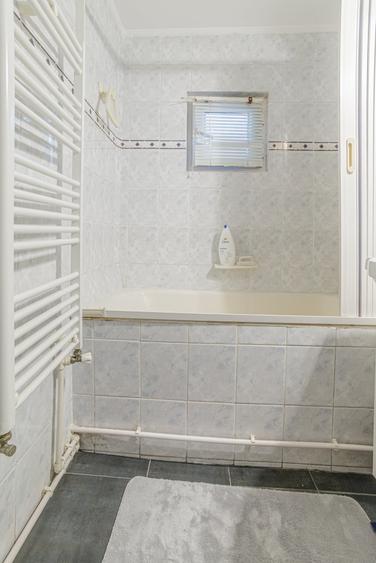 Apartament cu 3 camere decomandat, mobilat în Balada