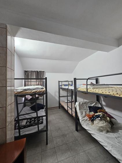 Casă individuală cu 8 camere cu Canalizare în Simeria