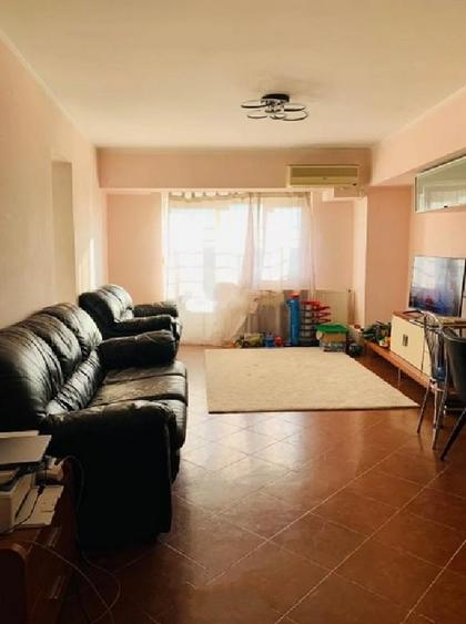 Apartament cu 3 camere decomandat, mobilat în P-ța Alba Iulia