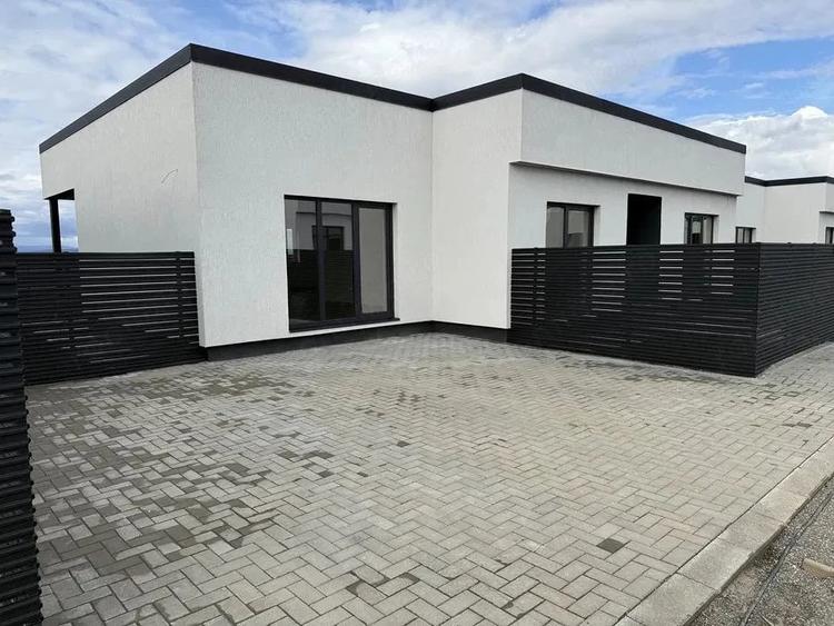 Casă cu 4 camere cu Teren 333 Mp în Tărlungeni