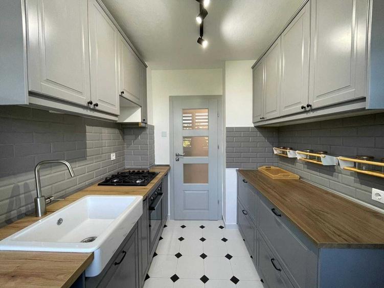 Apartament cu 4 camere decomandat în Dacia