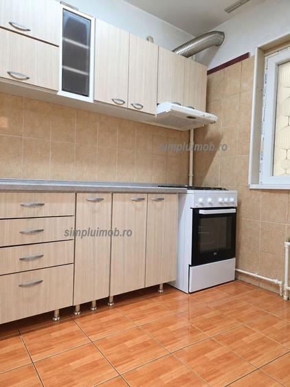 Apartament cu 3 camere decomandat în Brâncoveanu