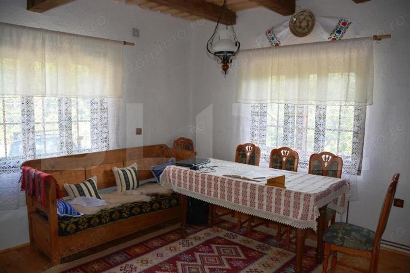 Casă individuală cu 6 camere cu Canalizare în Buru