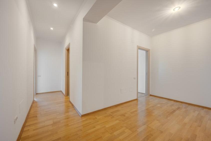 Penthouse cu 5 camere decomandat, mobilat în Herăstrău