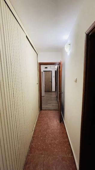 Apartament cu 3 camere decomandat, mobilat în Soarelui