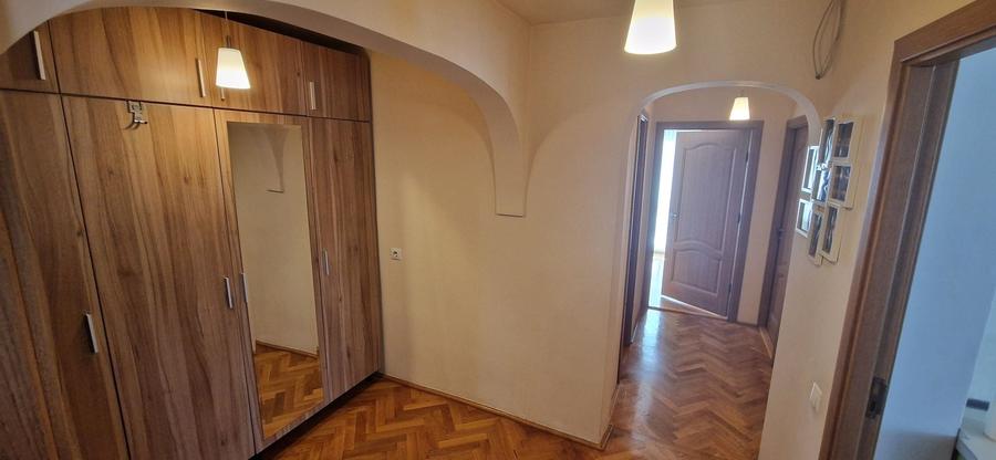 Apartament cu 3 camere decomandat în Ștrand