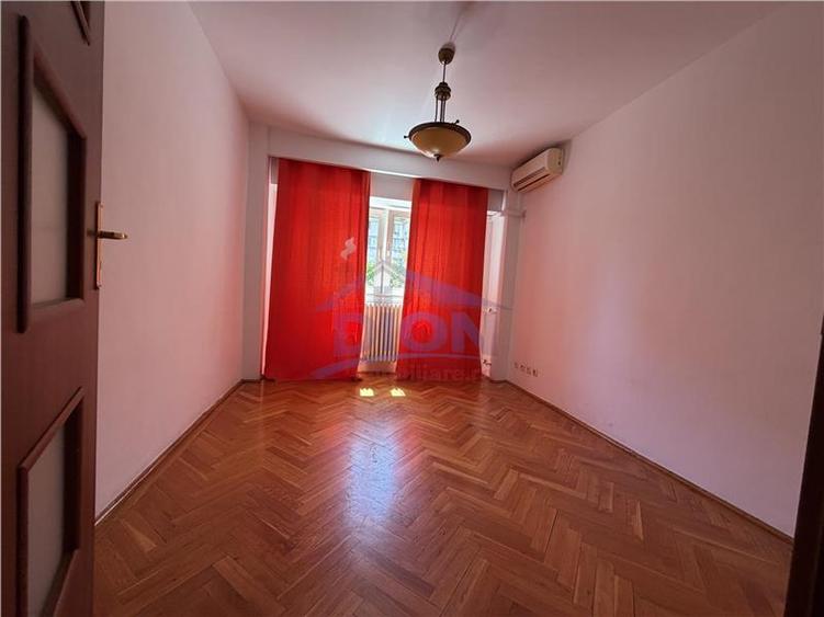 Apartament cu 4 camere decomandat în Unirii