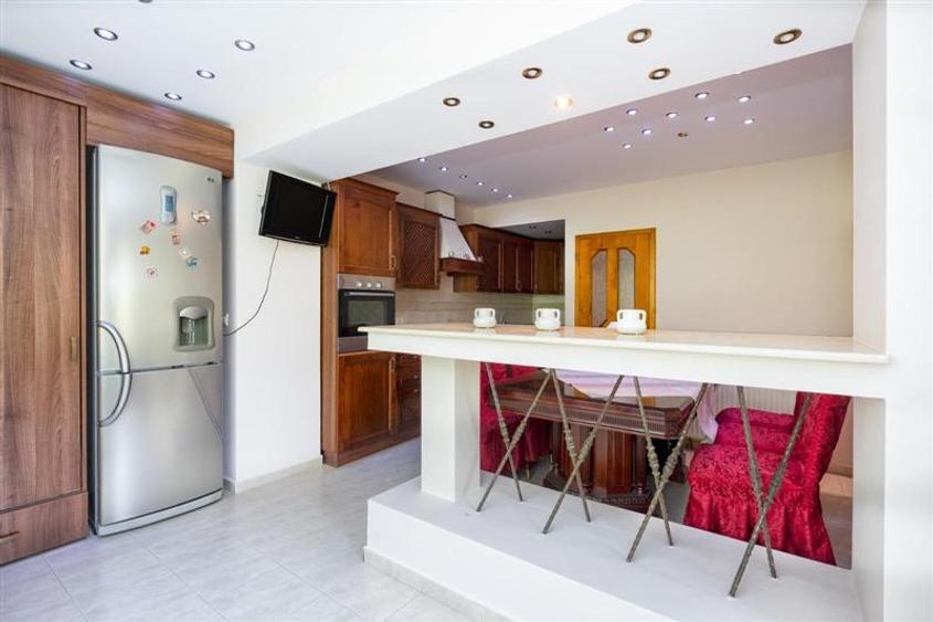 Apartament cu 3 camere circular, mobilat în Drumul Poienii