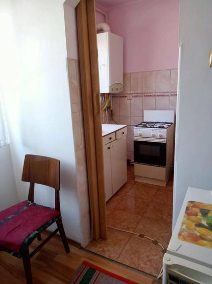 Apartament cu 3 camere semidecomandat în Sud