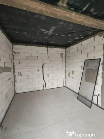 Casă cu 4 camere cu Teren 500 Mp în Cârcea