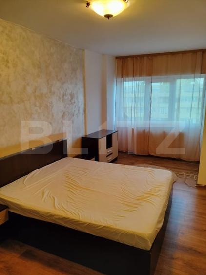 Apartament cu 3 camere decomandat, mobilat în Piața Centrală