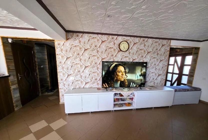 Casă cu 5 camere cu Teren 1000 Mp în Colonia Bod