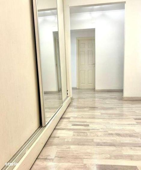 Apartament cu 3 camere decomandat, mobilat în Central