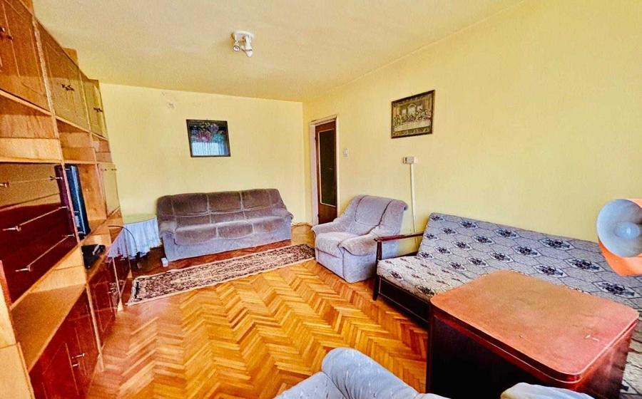 Apartament cu 3 camere decomandat în Vitrometan