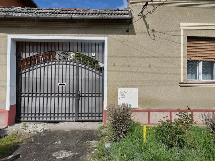 Casă cu 2 camere cu Teren 158 Mp în Gherla