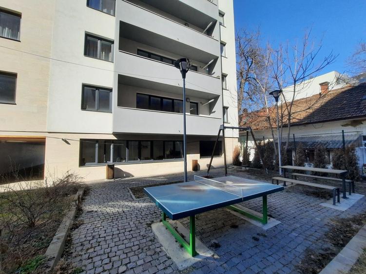 Birou, de 62.900001525879 mp, în Central