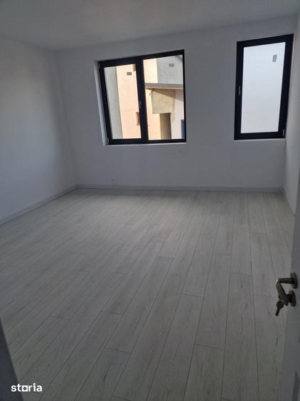 Casă cu 5 camere cu Teren 220 Mp în Apărătorii Patriei