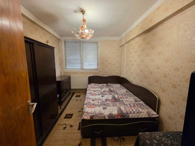 Apartament cu 3 camere decomandat în Titan