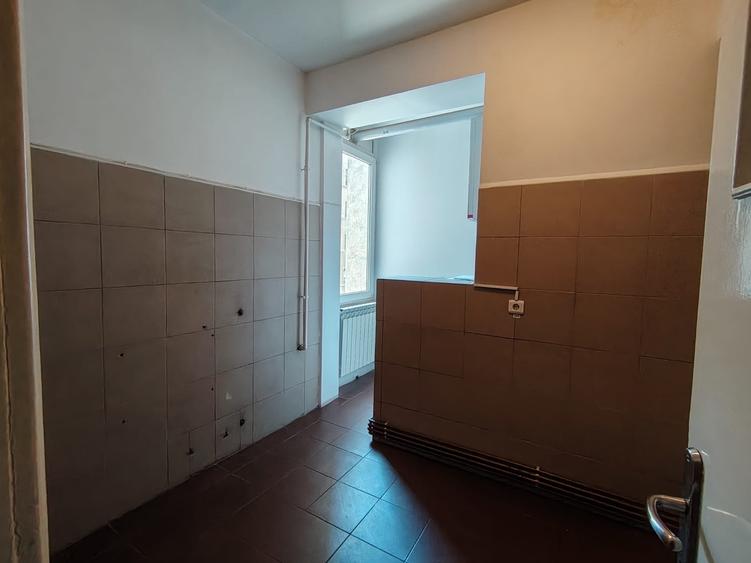 Apartament cu 4 camere circular în P-ța Romană