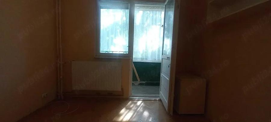 Apartament cu 3 camere semidecomandat în Dacia
