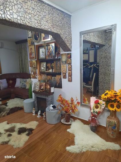 Apartament cu 3 camere semidecomandat în Central
