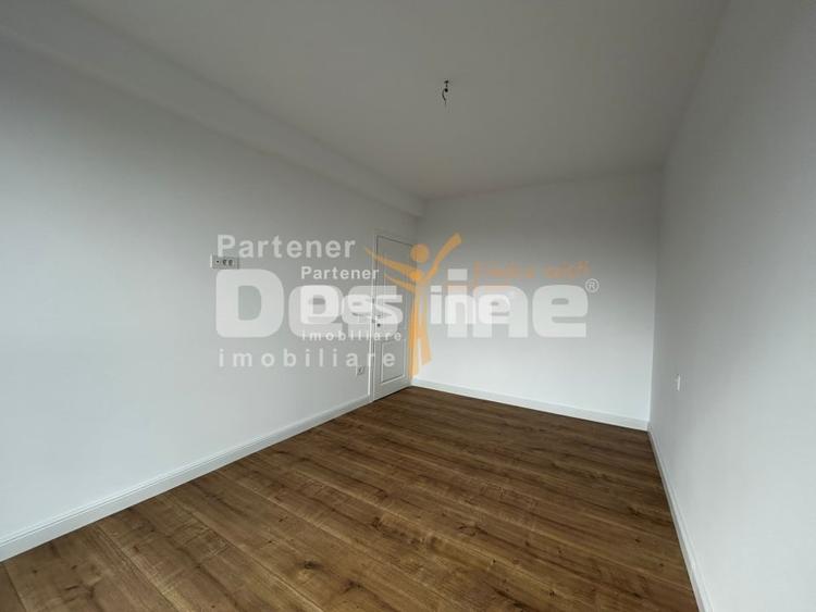Apartament cu 3 camere decomandat în Rediu